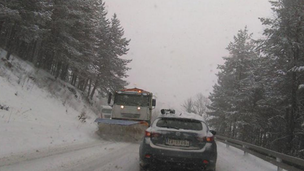 BORBA ZA PREŽIVLJAVANJE Zarobljena obitelj spašena, sela bez struje, veliki snježni nanosi