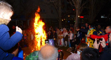 MOSTARSKI KARNEVAL Ljubo, Lijan i Miro spaljivani bez reakcije, OSCE zabrinut zbog veleposlanice bez diplome