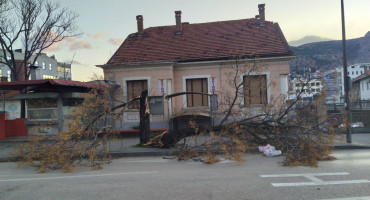 PAVLOVIĆ Mostar pretrpio velike štete, zasad nema ozlijeđenih