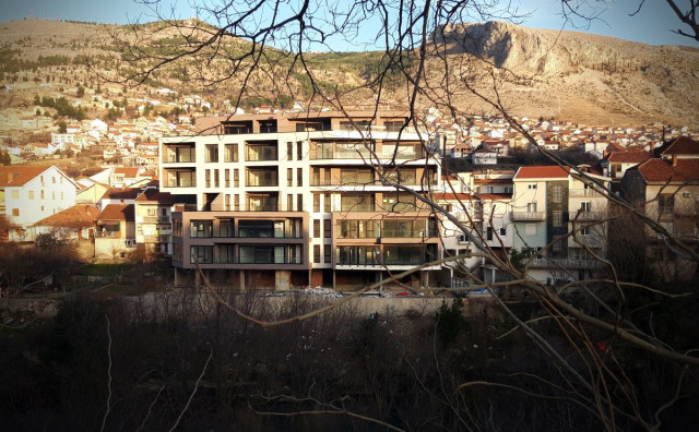 LEGALIZACIJA MOSTARSKOG URBICIDA Zgrada turskih investitora u koritu Neretve uskoro bi mogla biti legalizirana