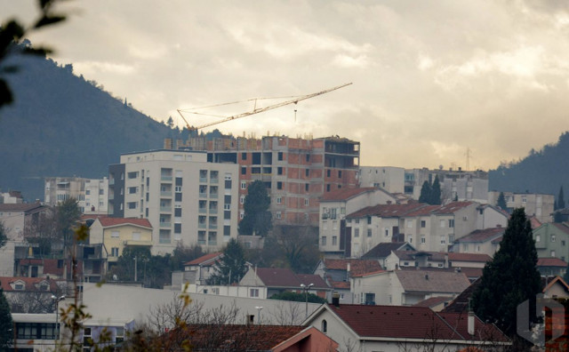 Grad šuti i ne da uvid u dozvole, stanari kažu da im sve udara i na psihu