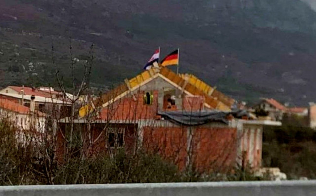 ZANIMLJIV DETALJ Na krovu kuće u izgradnji odao počast Hrvatskoj, ali i Njemačkoj