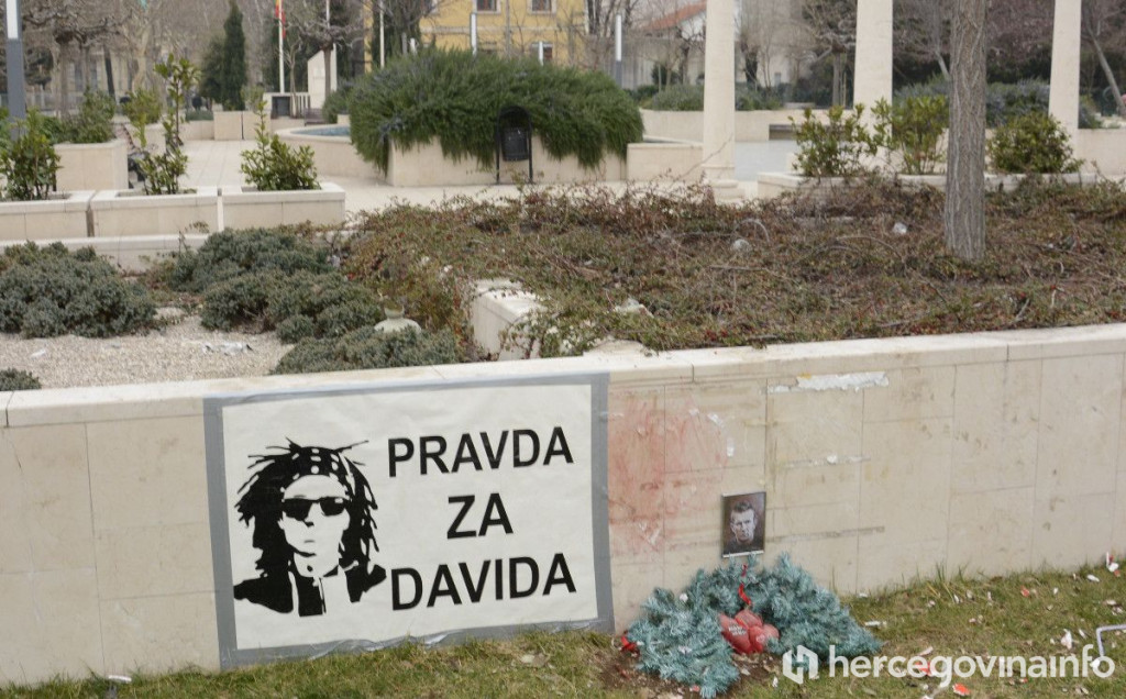 David Dragičević uz Dženana Memića na Španjolskom trgu u Mostaru