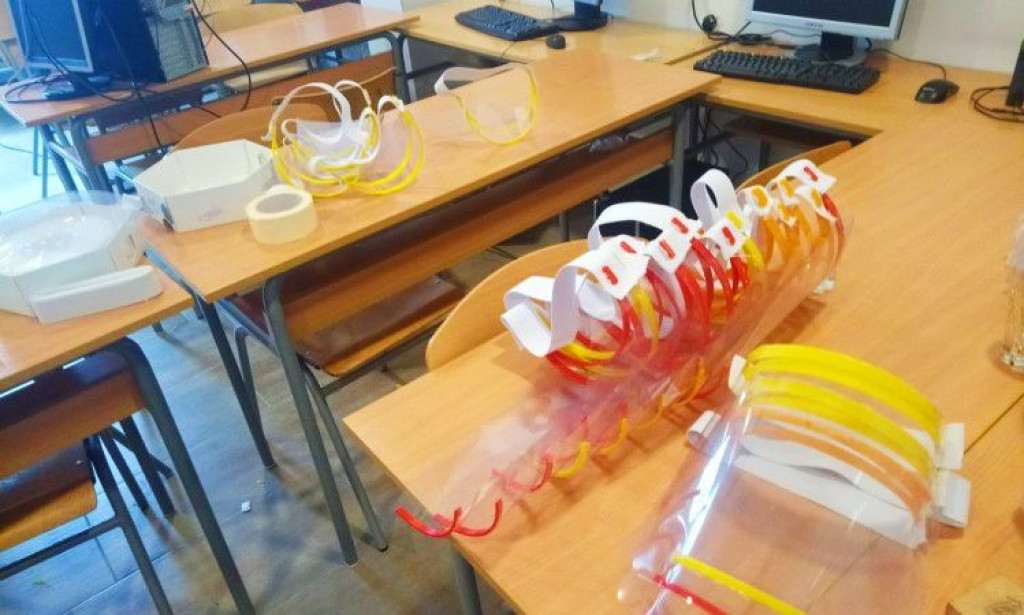 Srednjoškolci izradili zaštitne vizire za Županijsku bolnicu u Livnu