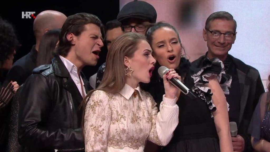 Pjesma "Moja domovina" u izvedbi Zlatka Dalića, A strane, natjecatelja The Voice-a i mnogih drugih