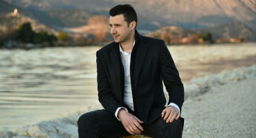 Mostarac Branko Marušić oduševio romantičnom pjesmom „Voli me tako“