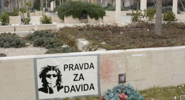 David Dragičević uz Dženana Memića na Španjolskom trgu u Mostaru