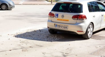 IZ RUPE U RUPU Automobilski slalom na mostarskim cestama