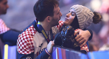 LJUBAV U DOBA KORONE Igor Karačić zaprosio predivnu Makedonku