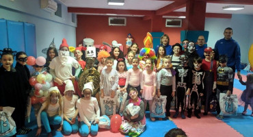 CRO STAR Maskenbalom prošetali gladijatori, princeze, zatvorenici, klaunovi, Batman...