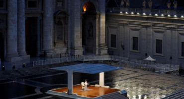 Papa Franjo molio ispred križa koji je spasio Rim od kuge