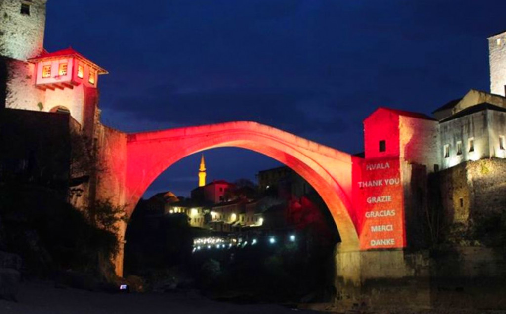 STARI MOST Mostarci zahvalili zdravstvenim djelatnicima