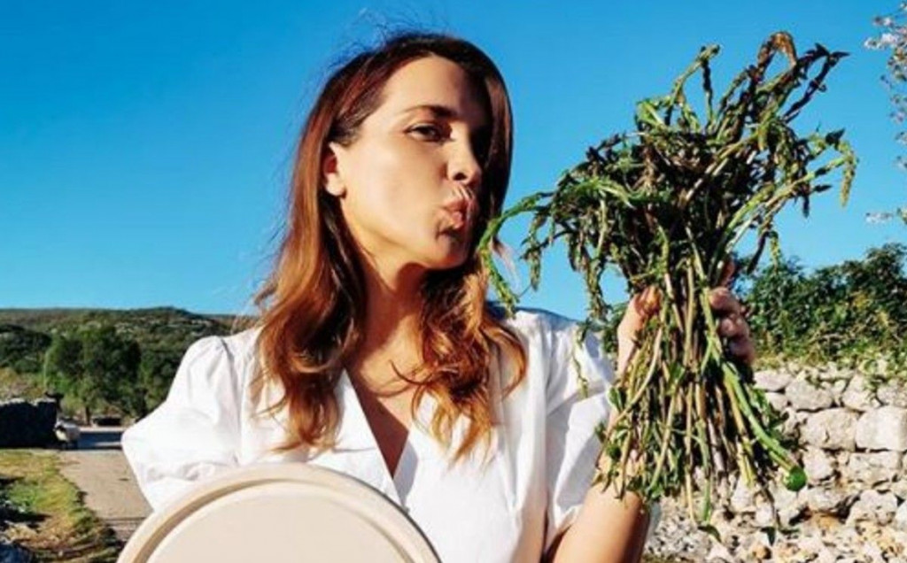 LIJEPA VODITELJICA Marijana Batinić u izolaciji bere kuke