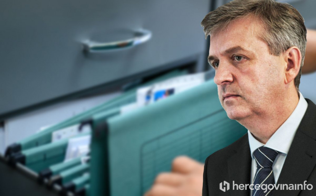 DOK ČEKAJU POMOĆ Poslodavci dijelili otkaze i kao pomoć radniku