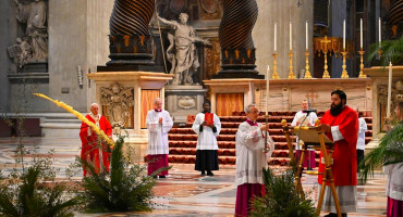 Papa služio misu na Cvjetnicu u praznoj bazilici sv. Petra