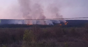 Vatrogasci u Čitluku stavili pod kontrolu požar izazvan nebrigom građana