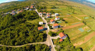 SELO JARE VOLIMO MI Spontana igra između zaselaka u širokobriješkom selu hit na društvenim mrežama