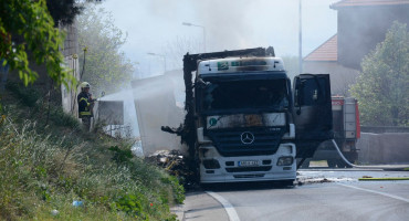 Kamion se zapalio