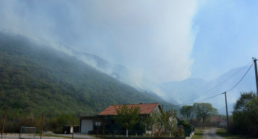 Požar u Kutilivaču i dalje aktivan, vatrogasci zatražili pomoć Oružanih snaga