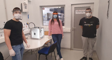 Mostarski studenti izradili 200 vizira za medicinsko osoblje i policiju