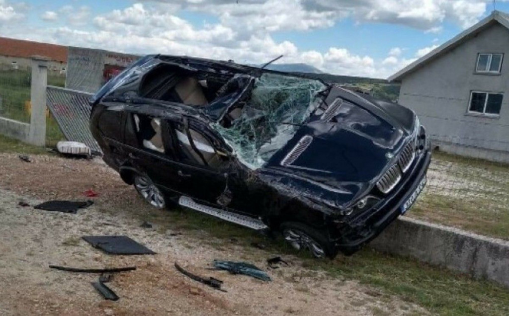 LIVNO U sudaru BMW-a i teretnog vozila jedna osoba ozlijeđena i prebačena u SKB Mostar