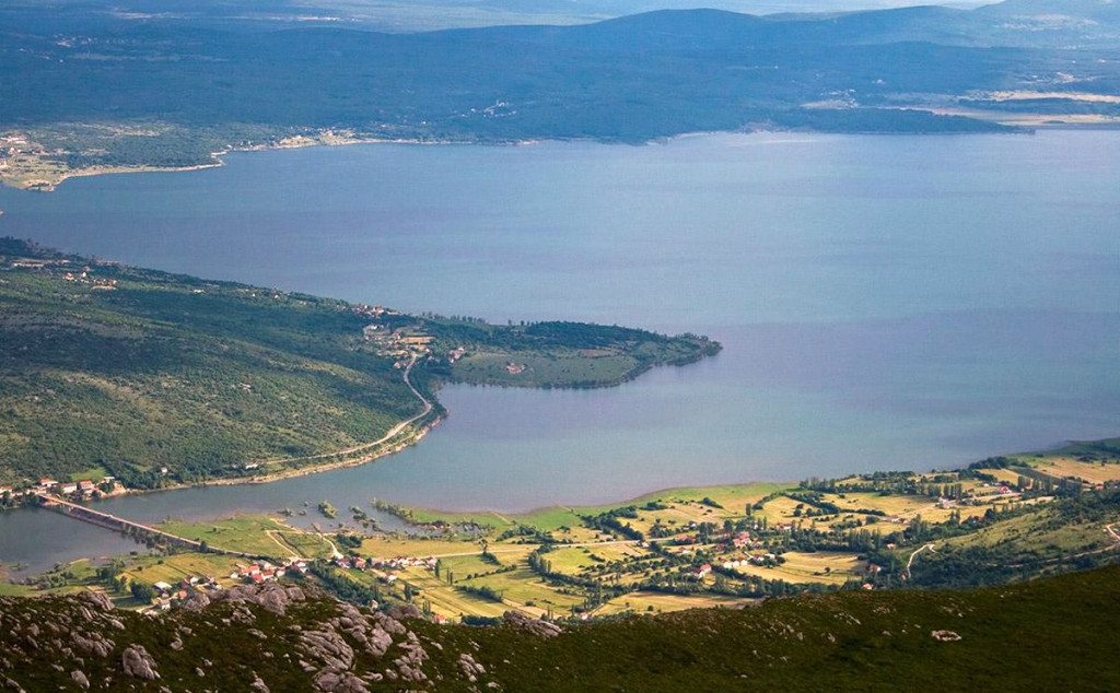 Za korištenje voda u Buškom jezeru HBŽ-u duguju oko 15 milijuna maraka