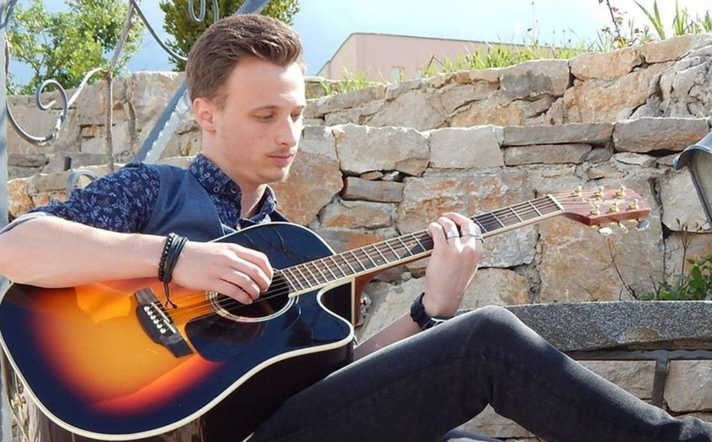 DAVID GLIBO Mladi glazbenik iz Rame oduševio coverom SMS-a