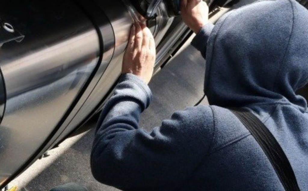 Ukradena tri akumulatora i 50 litara goriva