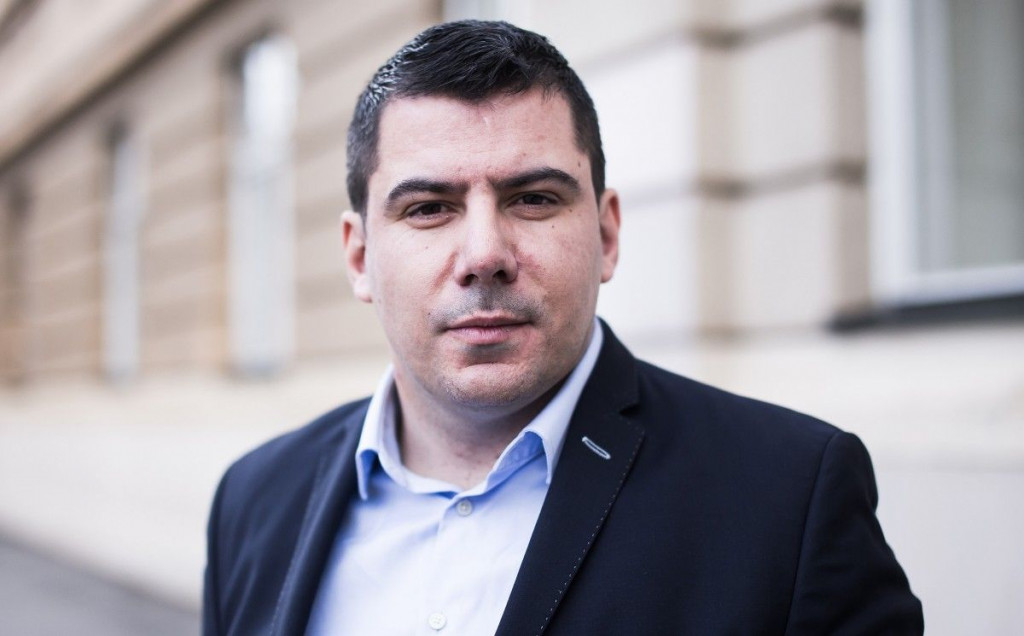 PRIJETNJE ZASTUPNIKU I NJEGOVOJ OBITELJI Grmoji poslali sliku djeteta u mrtvačkom sanduku, i rekli da će tu sliku gledati