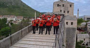 NEMA PRVOSVIBANJSKE BUDNICE Mostarski glazbenici snimili pjesmu iz svojih domova