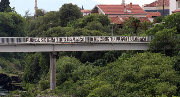 U Mostaru osvanuo transparent koji šalje jasnu poruku vezano za nastavak prvenstva
