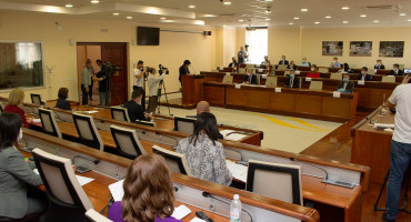 POČELA SKUPŠTINA Burić traži da se govori o Vjetrenici, Raguž bi uvrstio zdravstvene djelatnike