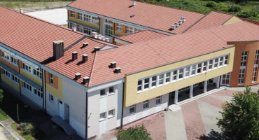 MATURIRALA COVID-19 GENERACIJA Teško nam je što se naše srednjoškolsko obrazovanje ovako završilo