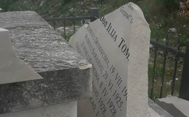 U Klepcima uništen spomenik svećeniku koji je mučki ubijen od strane Partizana