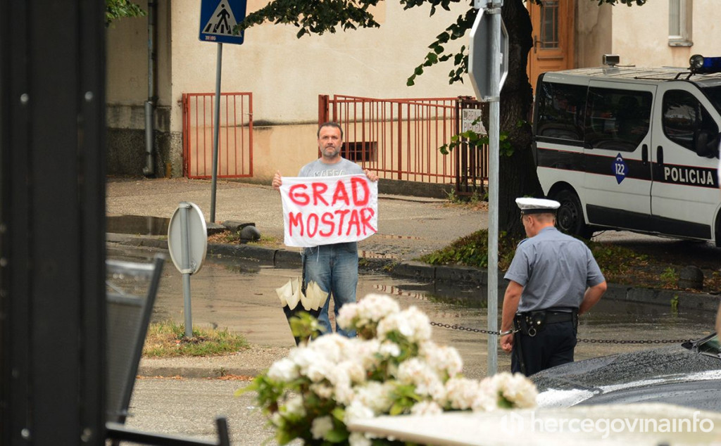 NE IDU IM DOPISI Gradska uprava Mostar od danas na četverotjednom odmoru, u njih i dalje 2019.