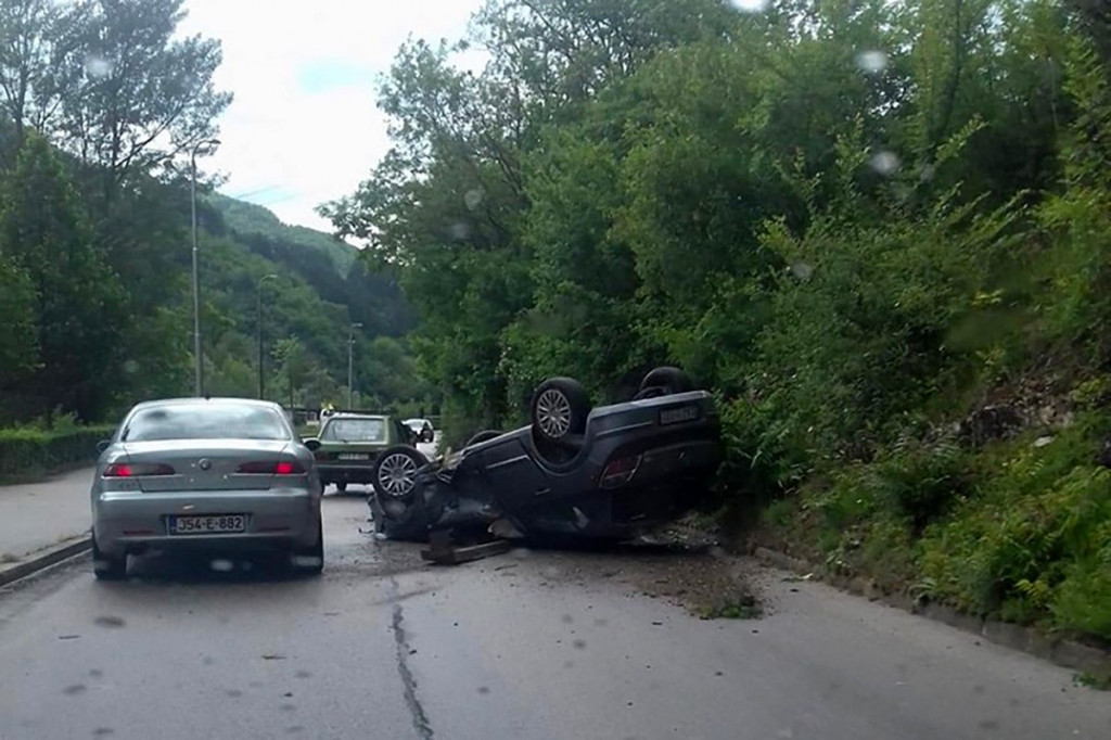 KONJIC Ozlijeđen pri izvrtanju auta na krov