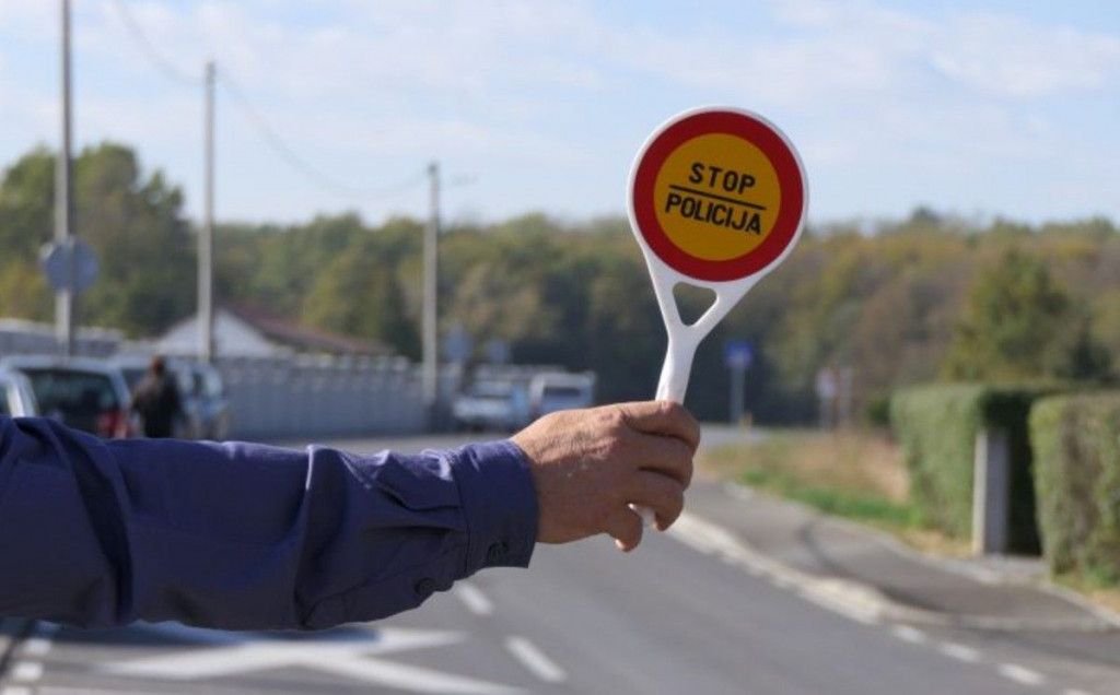 ODUZET MU AUTO Hercegovac pijan i bez vozačke vozio neregistrirani auto, a ima i 7000 KM kazni