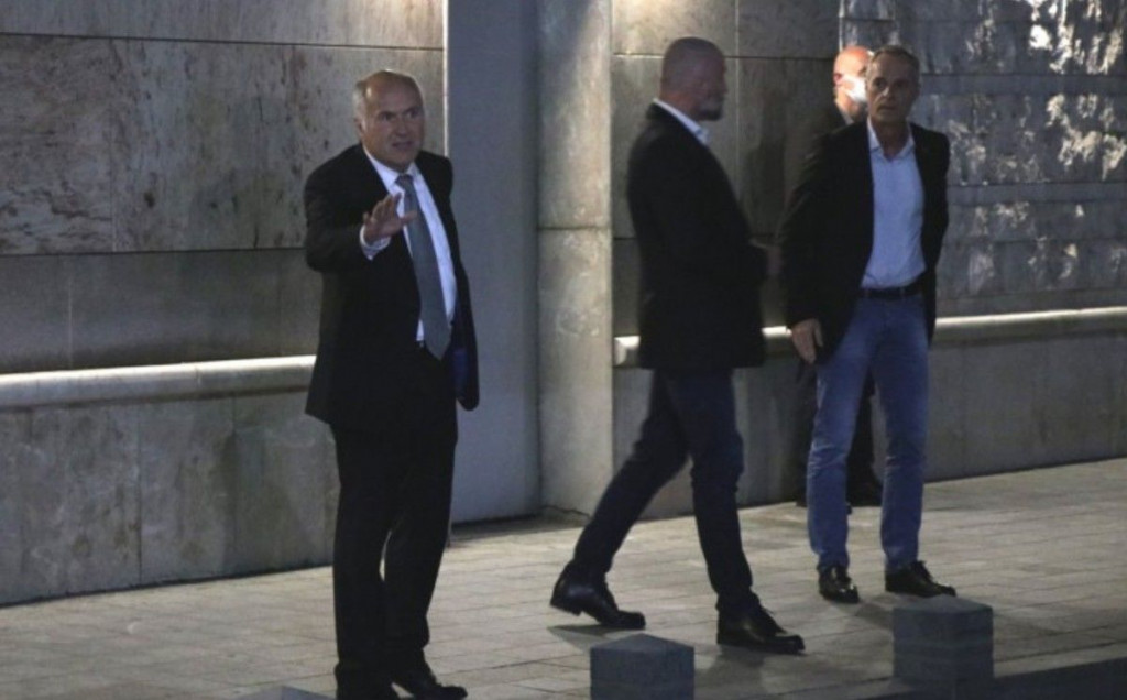 IMA LI DOGOVORA OKO MOSTARA? Inzko maše, a Izetbegović i Čović za izjave vremena ne imaše