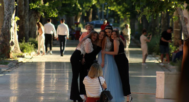 Maturantske šetnje mostarskim ulicama