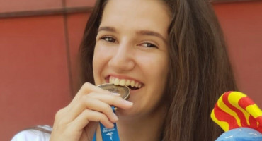 BOŽANA BUTIGAN Moram se adaptirati i naučiti jezik, obožavam kuhati, a fakultet mi je ispušni ventil