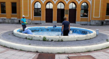 VIDIO BEŠLIĆ DA VIDIĆEVA RADI Grad Mostar obnavlja fontane koje je zapustio posljednjih godina