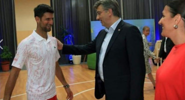 NIJE ISTO ZA SVE Plenković ne mora u samoizolaciju, a fotograf koji je zabilježio ovu fotografiju mora