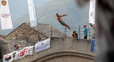 Skok sa Starog mosta