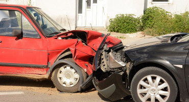 MOSTAR Izravan sudar dva vozila, ozlijeđena jedna osoba