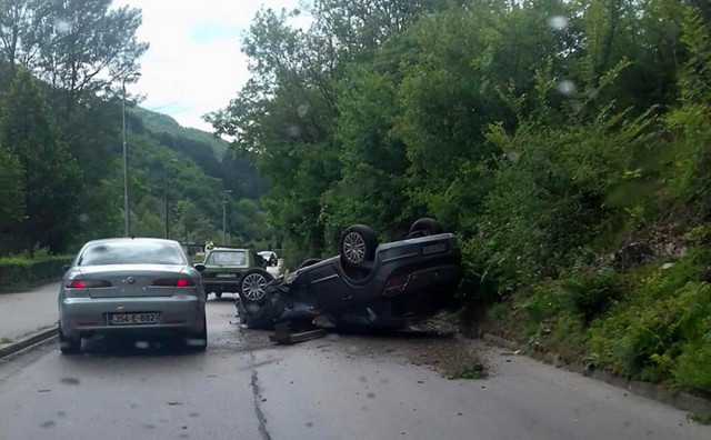 Opel Astra na krovu Konjic
