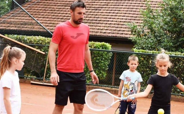 TENIS KLUB MEĐUGORJE Nakon povratka Željka Dodiga iz Libanona klub započeo s novim projektima