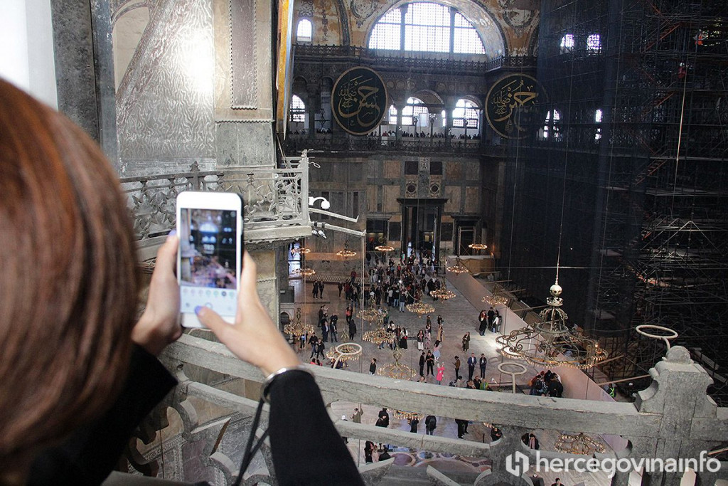 ERDOGAN ODLUČIO Aya Sofia će biti džamija; Stigle reakcije iz svijeta