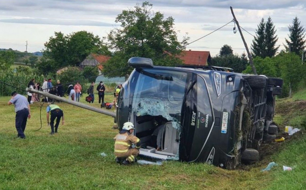 NESREĆA KOD KARLOVCA Slovenski bus s državljanima BiH izletio s ceste