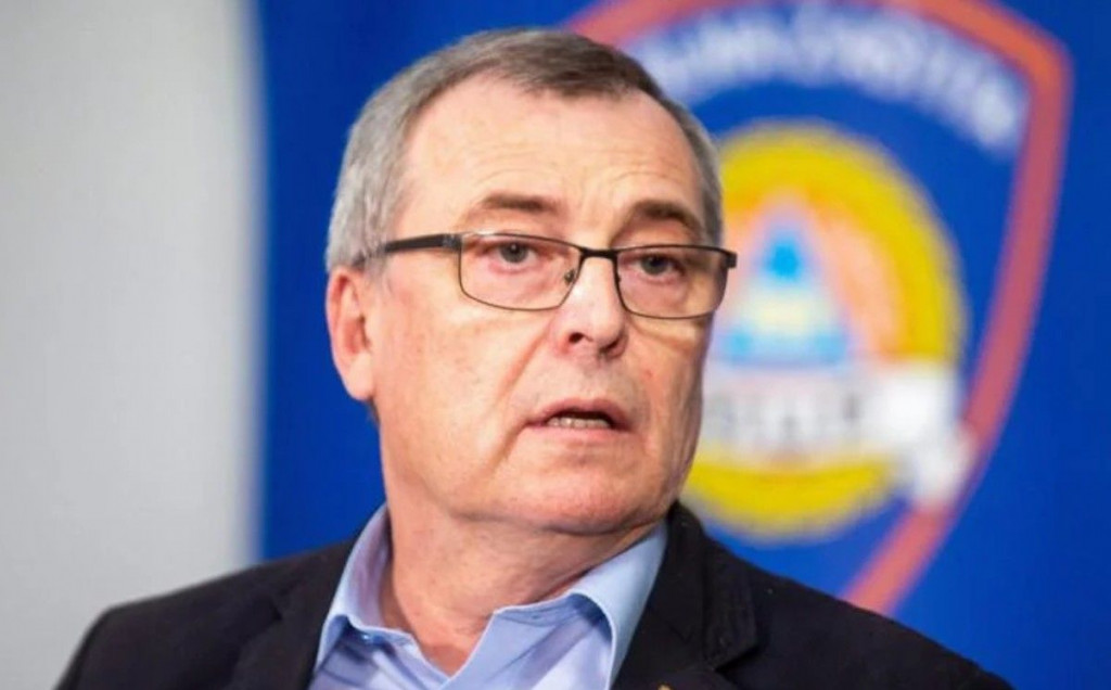 CAPAK Uvodimo strože mjere, a podij treba biti dovoljno velik, 4 kvadratna metra po plesaču