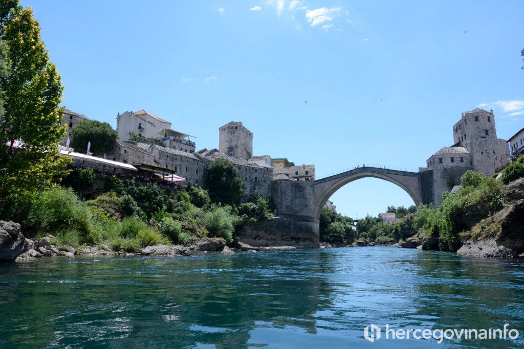 MOSTAR Maloljetnik koji se kupao ispod Starog mosta spašen od utapanja